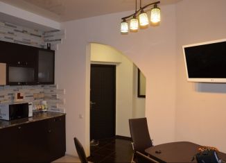 Сдаю в аренду трехкомнатную квартиру, 80 м2, Сочи, Севастопольская улица, 8/1, микрорайон Завокзальный