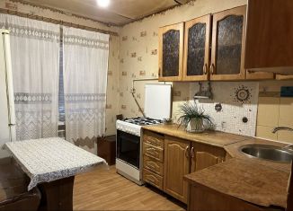 Продам 3-комнатную квартиру, 65 м2, Шебекино, улица Петровского, 48