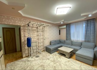 Продается двухкомнатная квартира, 64 м2, Крымск, улица Демьяна Бедного, 19Б