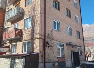 Продажа 2-комнатной квартиры, 38 м2, поселок Верхний Фиагдон, улица Ю. Дзтиева, 11