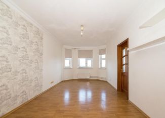 Сдается в аренду 3-ком. квартира, 85 м2, Москва, улица Плющева, 15