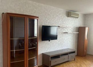 Сдам в аренду трехкомнатную квартиру, 120 м2, Московская область, улица Авиаторов, 8