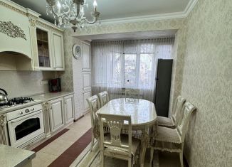 Сдача в аренду 2-ком. квартиры, 65 м2, Буйнакск, микрорайон Дружба, 9