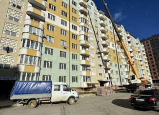 Продаю 2-ком. квартиру, 75 м2, Каспийск, улица Магомедали Магомеджановa, 18к4, ЖК Стройко