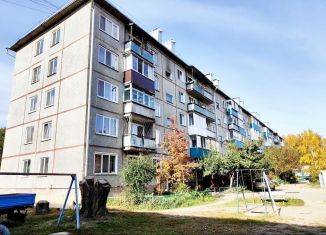 Продается трехкомнатная квартира, 47 м2, Абакан, улица Пушкина, 21