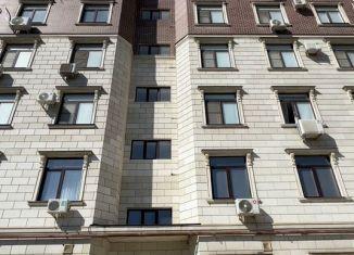 Продаю 2-комнатную квартиру, 65 м2, Махачкала, улица Абдулхакима Исмаилова, 307