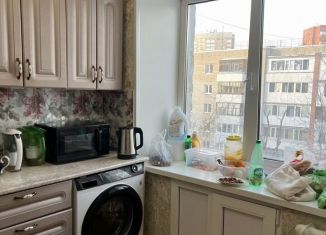 Сдается 2-комнатная квартира, 50 м2, Тюмень, улица Мельникайте, 50, Центральный округ