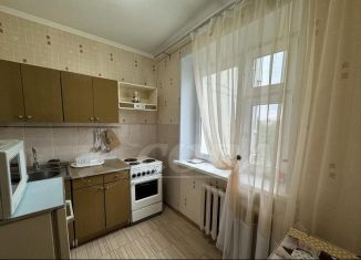 Сдается в аренду 1-комнатная квартира, 30 м2, Тобольск, 7-й микрорайон, 16