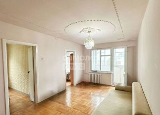 Продажа 4-ком. квартиры, 64 м2, Нальчик, улица Суворова, 21