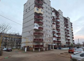 Продается 1-комнатная квартира, 41 м2, Астрахань, улица Космонавта Комарова, 174