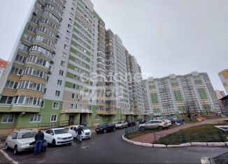 Продается однокомнатная квартира, 35.8 м2, Курск, улица Домостроителей, 1