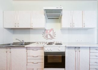 Сдача в аренду 1-ком. квартиры, 43 м2, Екатеринбург, улица 8 Марта, 181к5, метро Ботаническая