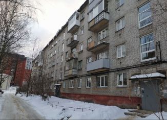 Продам 2-ком. квартиру, 42.6 м2, Карелия, Сорокская улица, 3