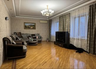 Продажа 3-ком. квартиры, 130 м2, Дагестан, улица Ленина, 18