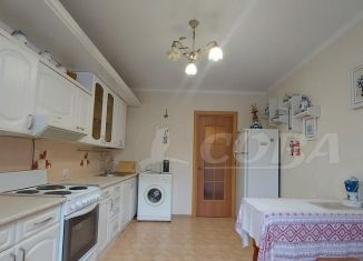 Продажа 2-ком. квартиры, 64 м2, Тюмень, улица 9 Января, 162