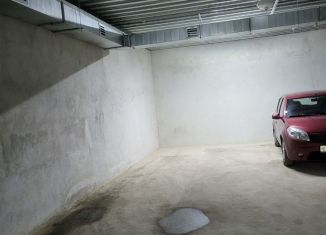 Сдается в аренду машиноместо, 13 м2, Киров, улица Маклина, 60А