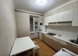 Аренда 1-ком. квартиры, 40 м2, Каспийск, улица Сулеймана Стальского, 20