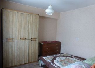 Сдается трехкомнатная квартира, 54 м2, Омск, улица Марка Никифорова, 4