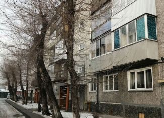 Продается 3-комнатная квартира, 60 м2, Абакан, улица Володарского, 1