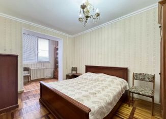 Продам 3-комнатную квартиру, 70 м2, Нальчик, проспект Шогенцукова, 38