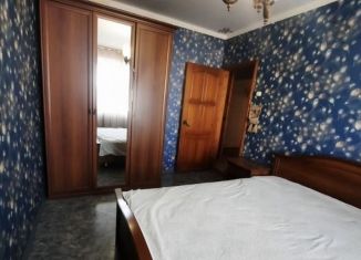 Сдается в аренду 4-ком. квартира, 80 м2, Миасс, улица Академика Павлова, 33