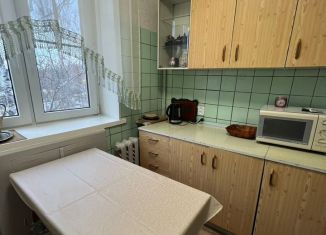 Сдам в аренду 2-ком. квартиру, 47 м2, Красногорск, Школьная улица, 12