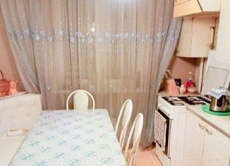 Сдам в аренду 3-ком. квартиру, 70 м2, Щербинка, улица Космонавтов, 12