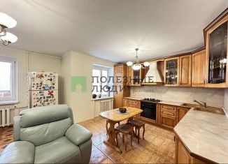 Продается трехкомнатная квартира, 120 м2, Татарстан, улица Максимова, 7/6