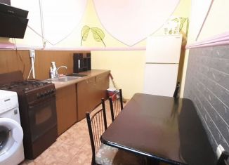 Сдача в аренду 2-ком. квартиры, 48 м2, Евпатория, улица Серова, 72/10