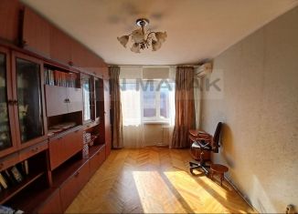 Продажа трехкомнатной квартиры, 50 м2, Майкоп, улица Пушкина, 100