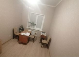 Продам 4-ком. квартиру, 83 м2, Курск, Семёновская улица, 44