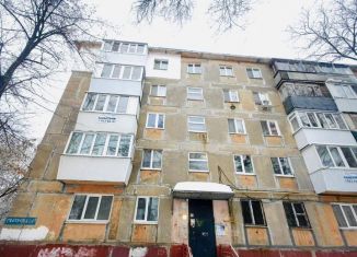 Продаю 2-ком. квартиру, 42.3 м2, Новокуйбышевск, улица Миронова, 24А