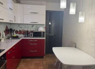 Продаю 2-ком. квартиру, 55 м2, Чебоксары, проспект Тракторостроителей, 56к2