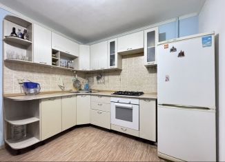 Продажа 2-ком. квартиры, 57 м2, Татарстан, улица Юлиуса Фучика, 105