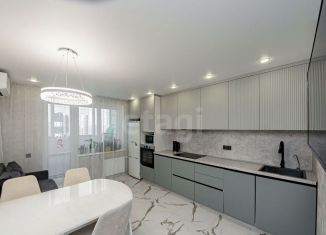 Продам 3-ком. квартиру, 86.7 м2, Тюмень, улица Монтажников, 40, ЖК Пятый квартал