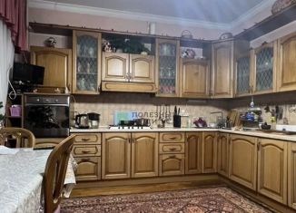 Продам трехкомнатную квартиру, 101 м2, Саратов, улица Бабушкин Взвоз, 10