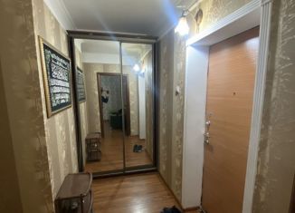 Сдаю однокомнатную квартиру, 40 м2, Махачкала, улица Бейбулатова, 4