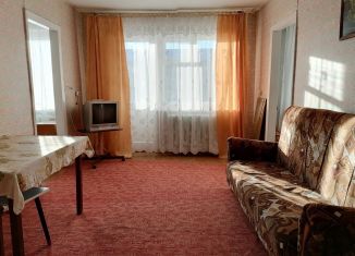 Сдается в аренду 3-комнатная квартира, 51 м2, Карпинск, Городская площадь