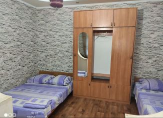 Сдается 2-комнатная квартира, 60 м2, Крым, улица Дёмышева, 33