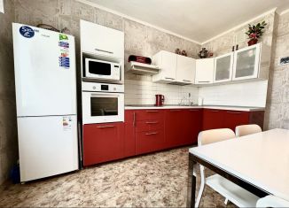 Продается трехкомнатная квартира, 79.3 м2, Екатеринбург, улица Краснолесья, 161, улица Краснолесья