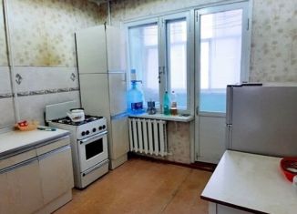 Сдается в аренду двухкомнатная квартира, 52 м2, Новокуйбышевск, улица Дзержинского, 39В