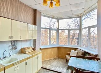 Продается 3-комнатная квартира, 63 м2, Екатеринбург, проспект Ленина, 69к4, метро Динамо