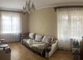 Сдам двухкомнатную квартиру, 55 м2, Владикавказ, улица Леонова, 3к1, 4-й микрорайон
