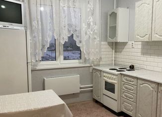 Сдаю в аренду 1-комнатную квартиру, 43 м2, Челябинская область, улица Трашутина, 33