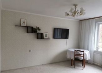 Трехкомнатная квартира в аренду, 58 м2, Курчатов, улица Гайдара, 3