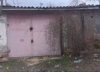 Продам гараж, 30 м2, посёлок городского типа Новоозёрное