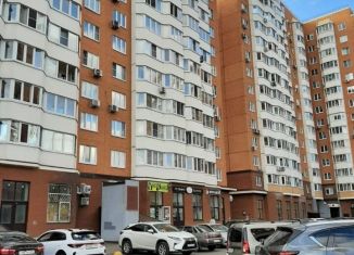 Сдается в аренду однокомнатная квартира, 42 м2, Серпухов, улица Ворошилова, 143Бк1