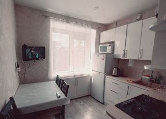 Трехкомнатная квартира в аренду, 55 м2, Медвежьегорск, улица Дзержинского, 7