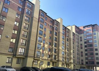 Продаю трехкомнатную квартиру, 115 м2, Владикавказ, улица Хадарцева, 10А, 12-й микрорайон