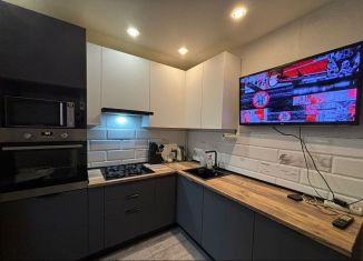 Продам 2-комнатную квартиру, 60.8 м2, деревня Малые Колпаны, микрорайон Речной, 1